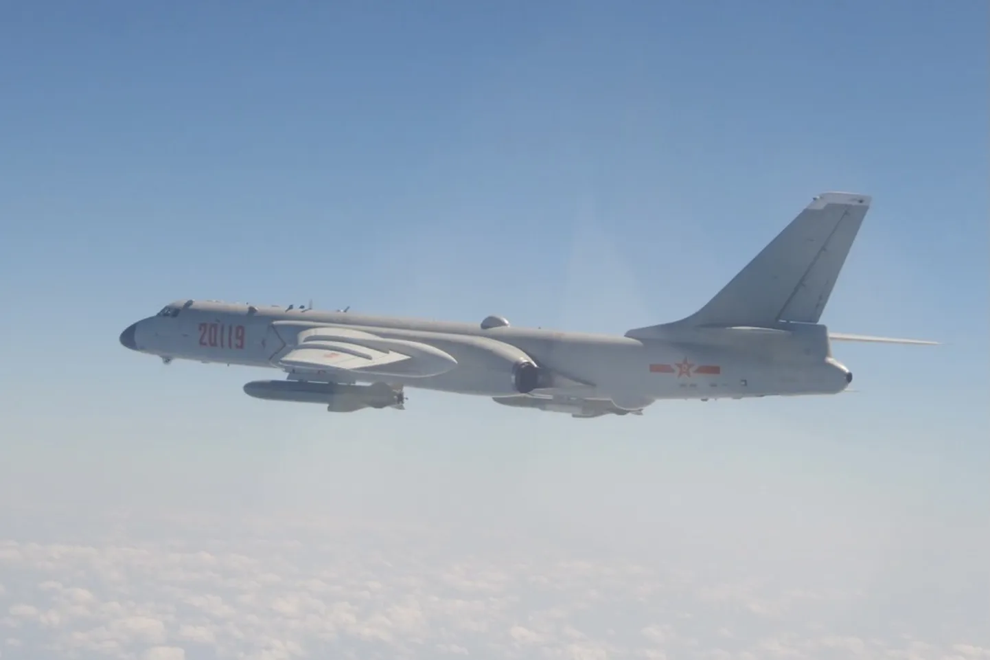 Hiina H-6 pommitaja.