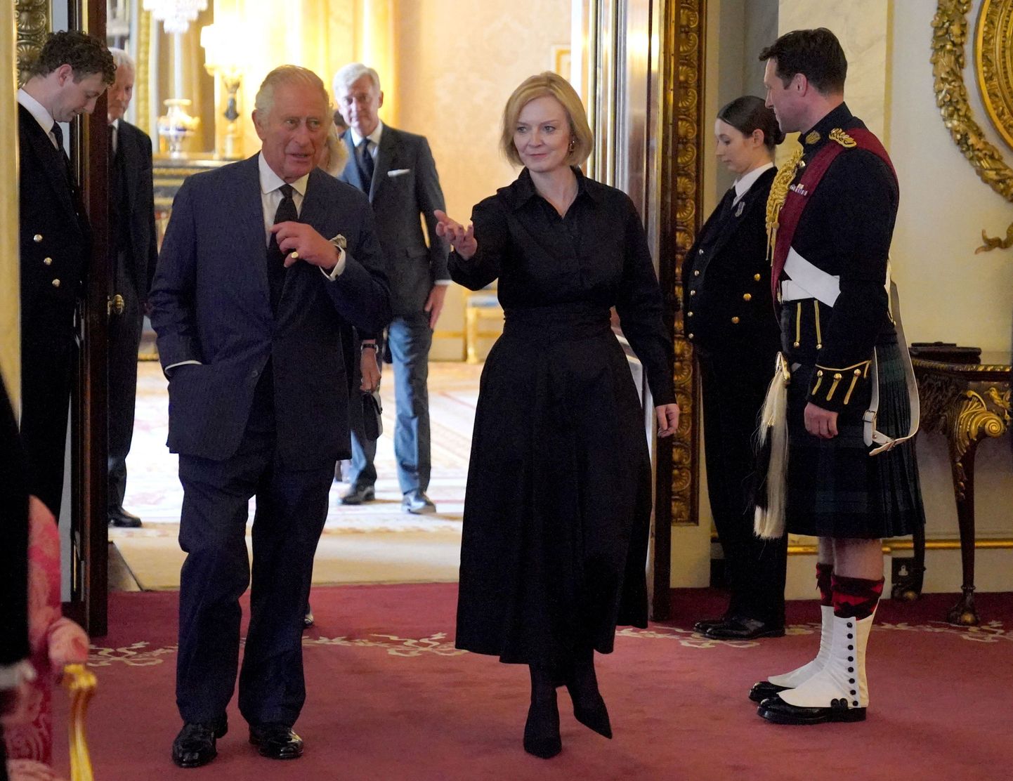 Kuningas Charles III ja peaminister Liz Truss eile Buckinghami palees.