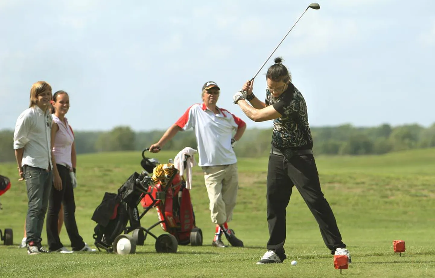 Valgeranna golfirajad tõmbavad ligi nii lähemalt kui kaugemalt huvilisi. Osaüldplaneeringuga selgub, kas golfimänguala on võimalik edasi arendada.