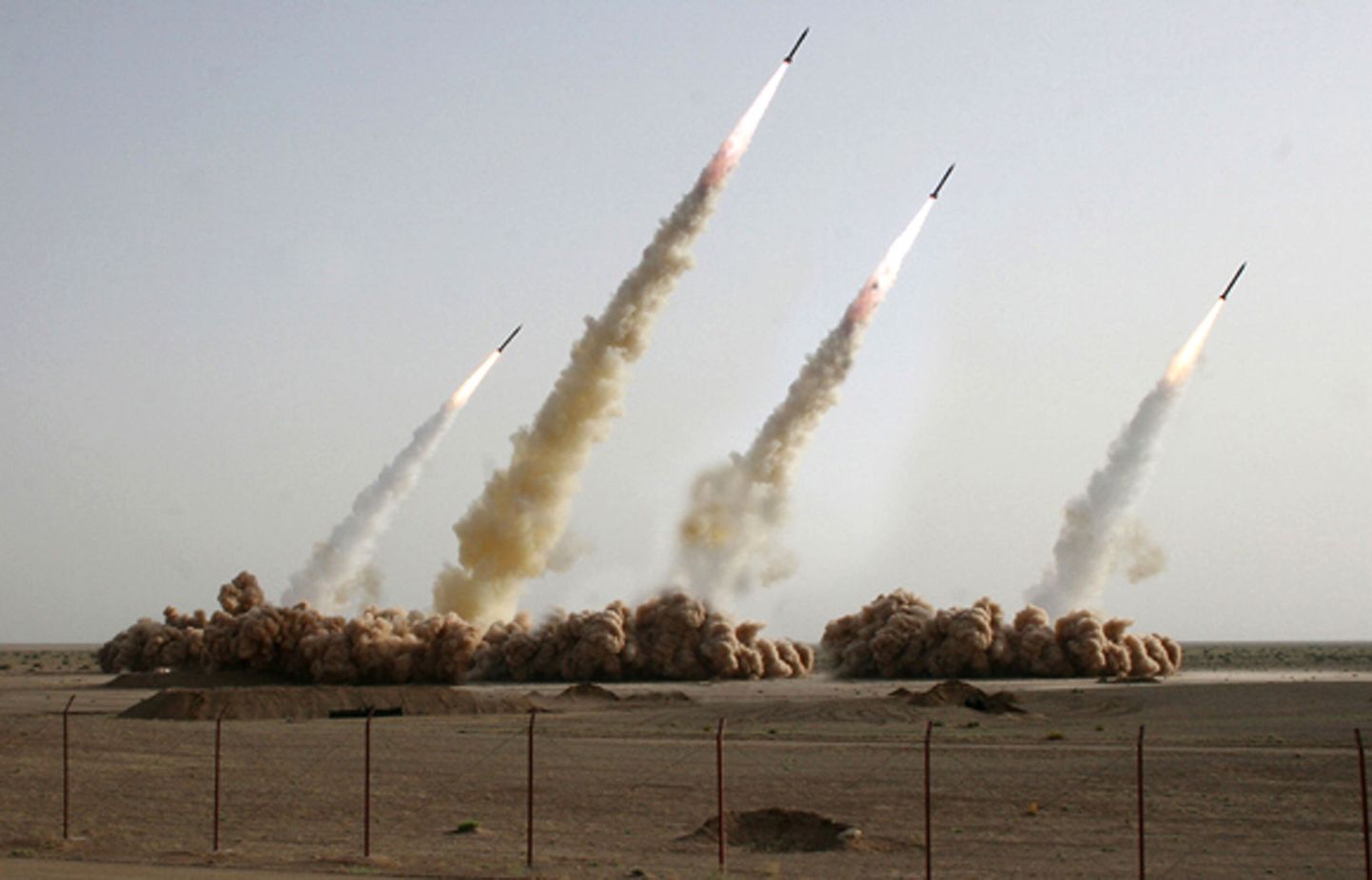 Iraani revolutsiooniise kaardiväe raketikatsetused.