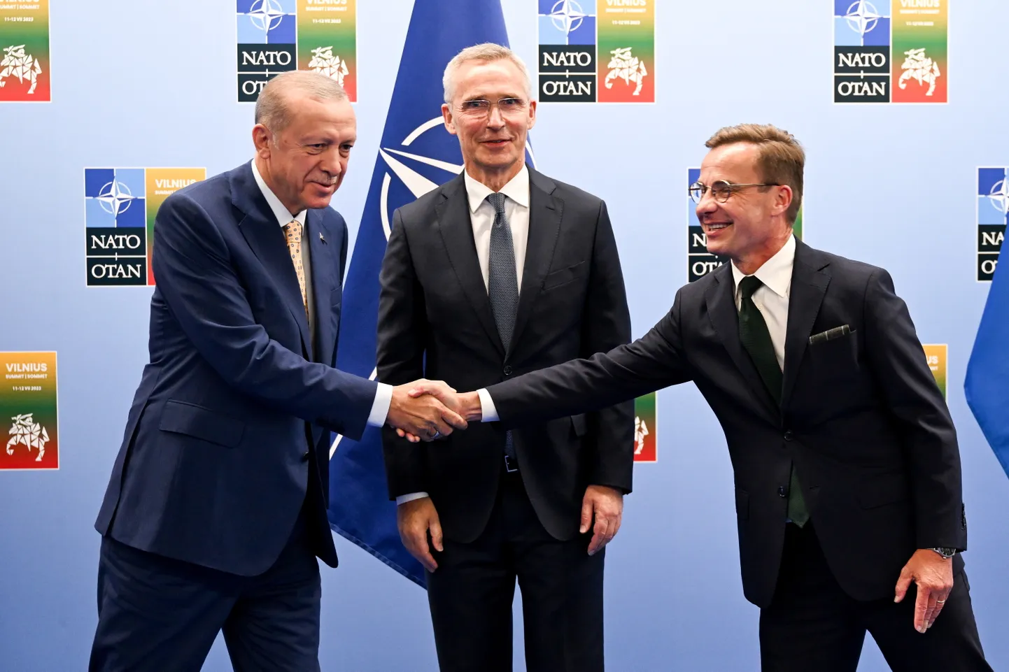 Vasakult - Türgi president Recep Tayyip Erdogan, NATO peasekretär Jens Stoltenberg ja Rootsi peaminister Ulf Kristersson - täna kohtumisel Vilniuses.