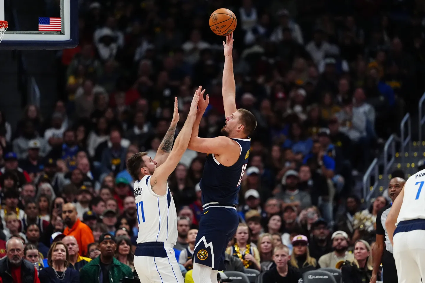 Luka Dončičs un Nikola Jokičs.