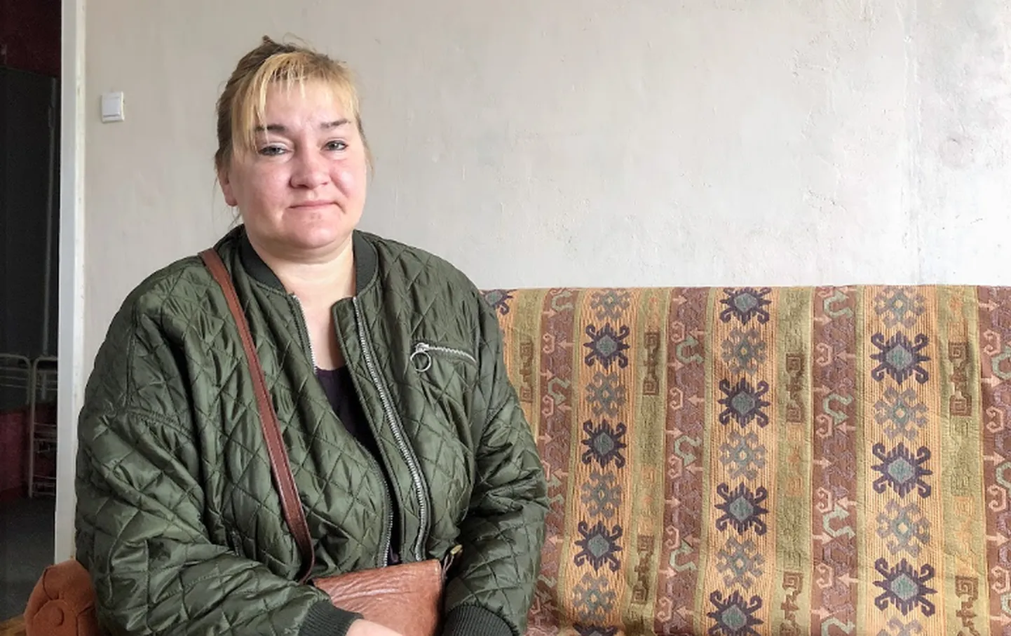 Ивете Винберге нужны были деньги на операцию. Мама-пенсионерка помогла и заложила свои квартиру и дом, но долг отдать не смогла. Тогда она поверила обещаниям Latvijas hipotēka о спасении и ввязалась в вихрь непонятных сделок.