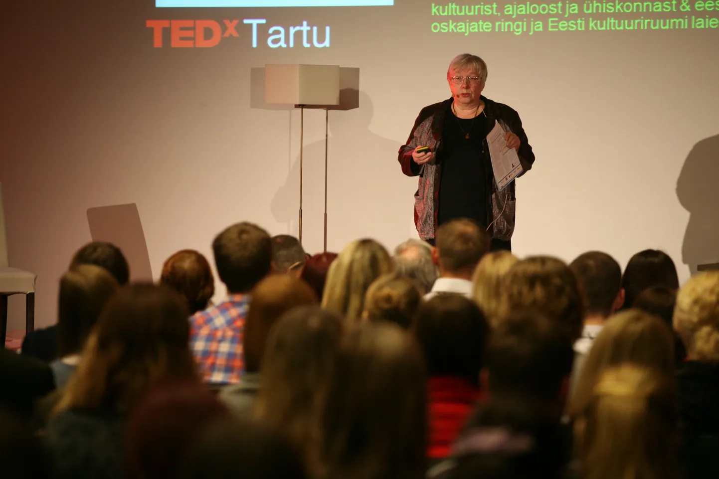 Marju Lauristin TEDxTartu üritusel esinemas.