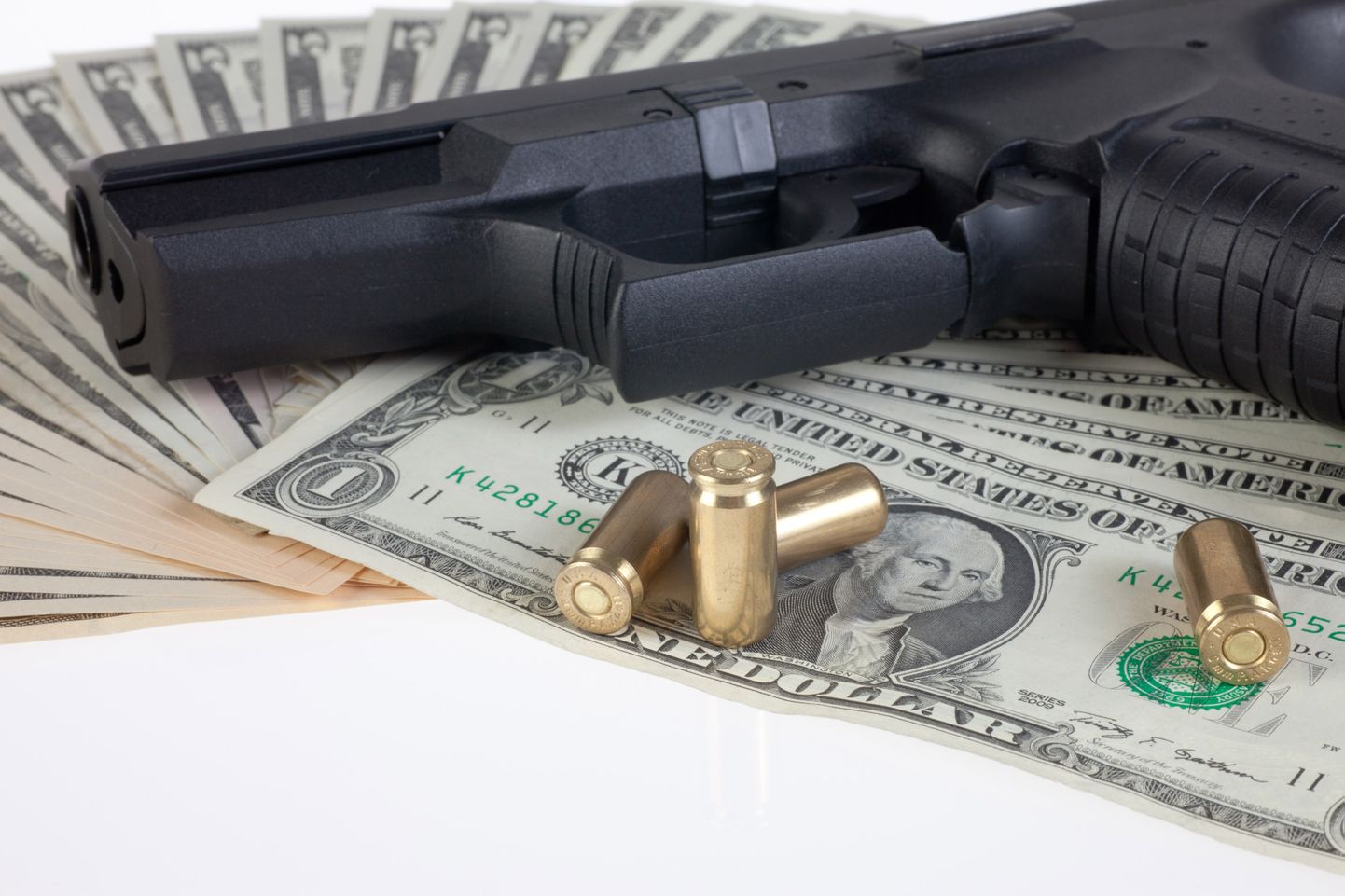 Relv ja dollarid. Pilt on illustreeriv.