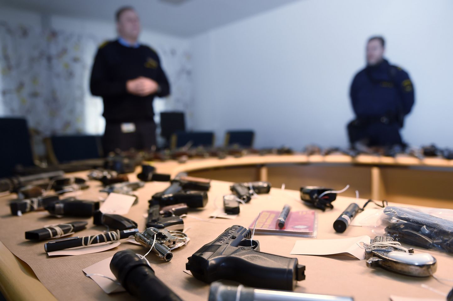 Malmö politsei konfiskeeritud relvadega.
