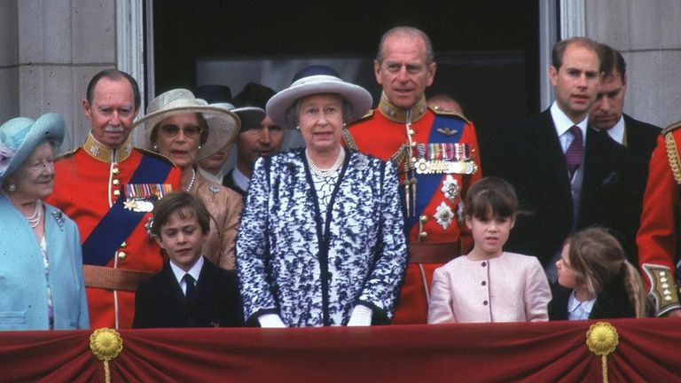 Королевская семья на балконе Букингемского дворца.