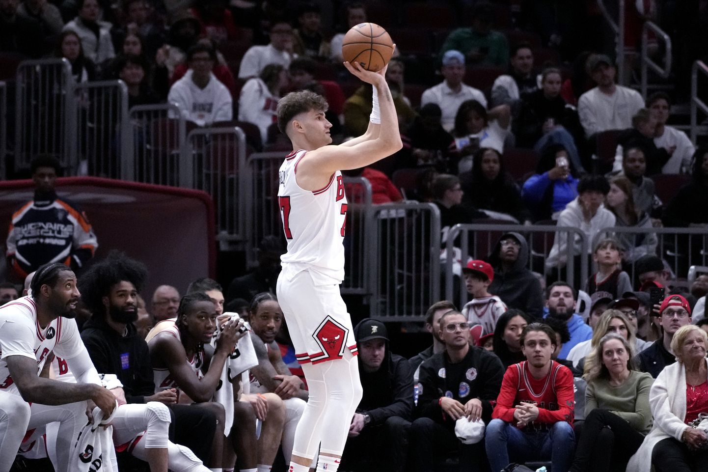 Chicago Bulls forward Henri Drell, center, shoots against Los Angeles Clippers during the second half of an NBA basketball game in Chicago, Thursday, March 14, 2024.
