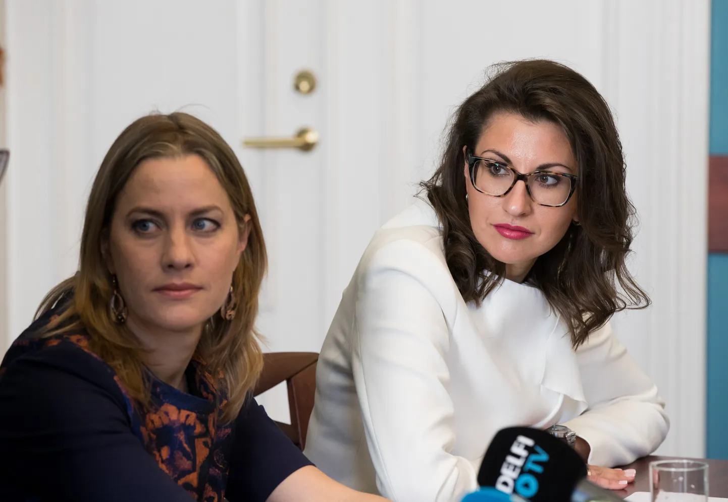 Keskerakondlased Oudekki Loone ja Olga Ivanova pressikonverentsil.