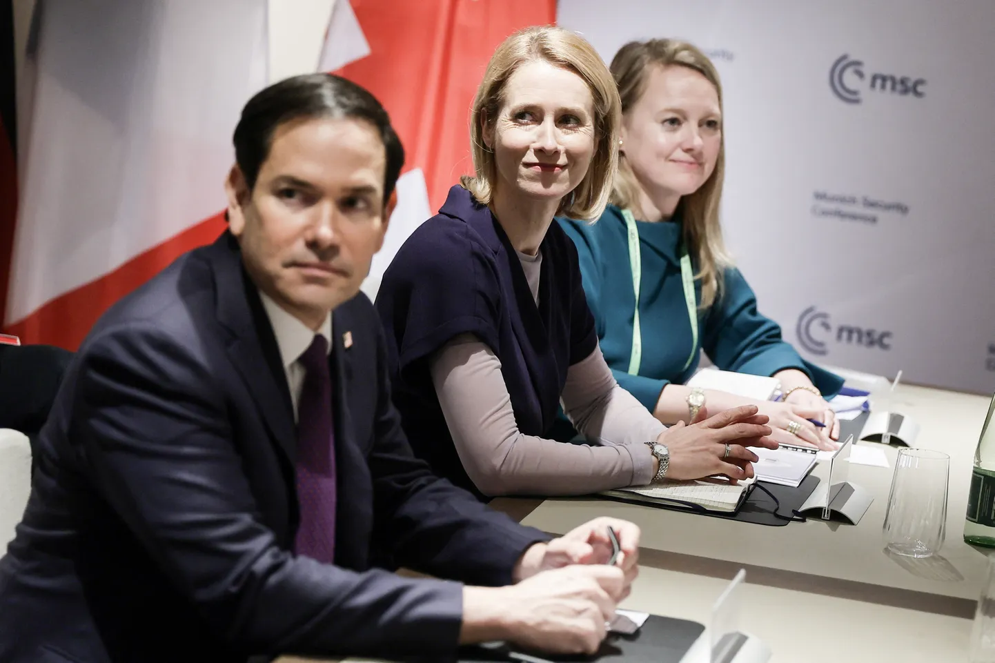 USA välisminister Marco Rubio (vasakul) ja EL-i välispoliitika juht Kaja Kallas (keskel) Müncheni julgeolekukonverentsil.