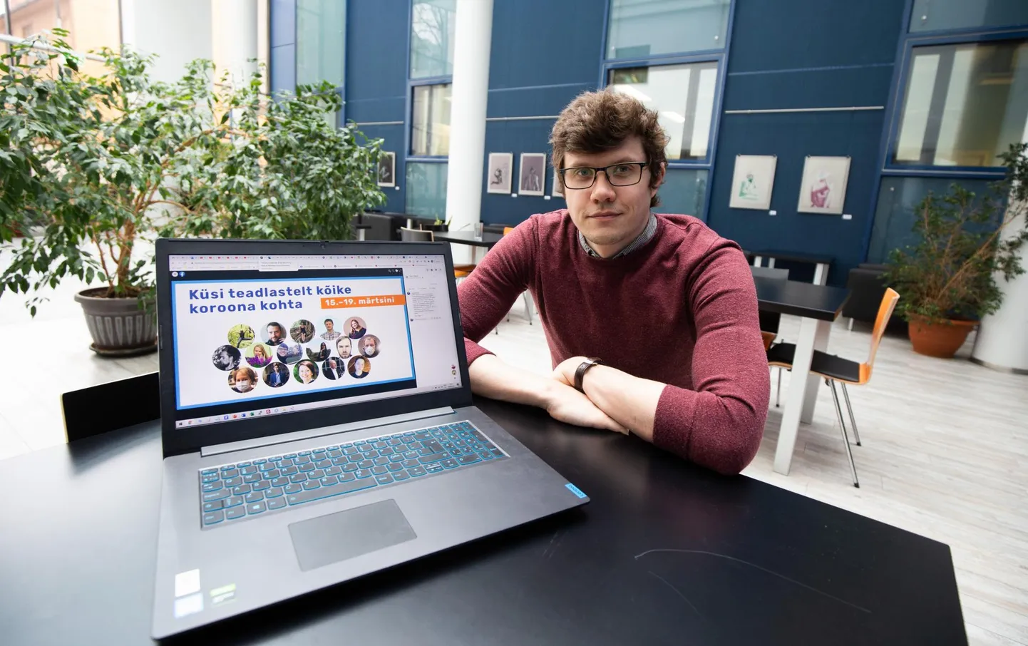 Tartu ülikooli funktsionaalse genoomika teadur Erik Abner kutsus juba enne avalikku algatust oma Facebooki kontol inimesi üles esitama talle koroonaga seotud küsimusi. Postitus kogus ligi 600 kommentaari, küsimuste tulv pole senini vaibunud.