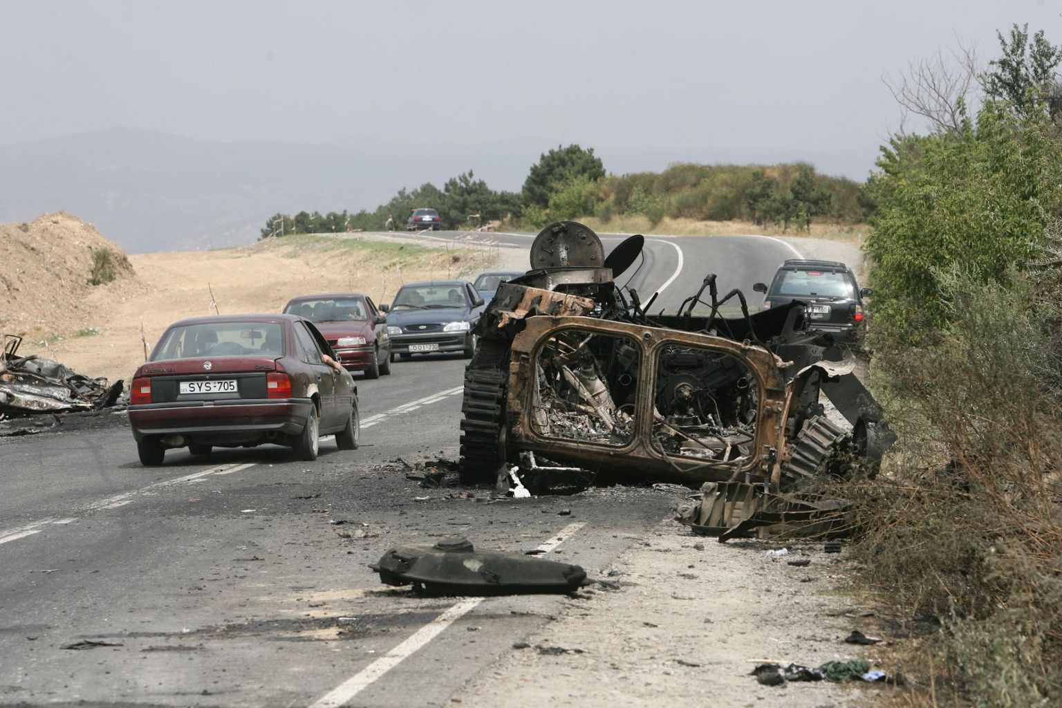 12. august 2008. Gori–Thbilisi maanteel hävitatud Gruusia vägede soomuk.