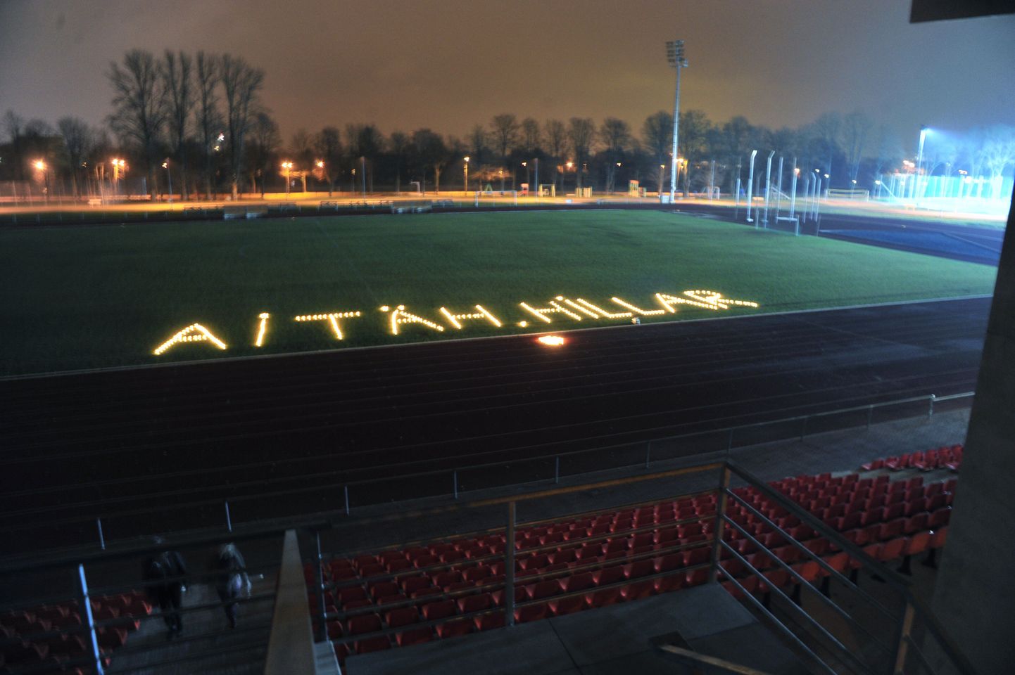 7. novembri õhtul mälestati Tartu Tamme staadionil jalpallitreener Hillar Ottot.