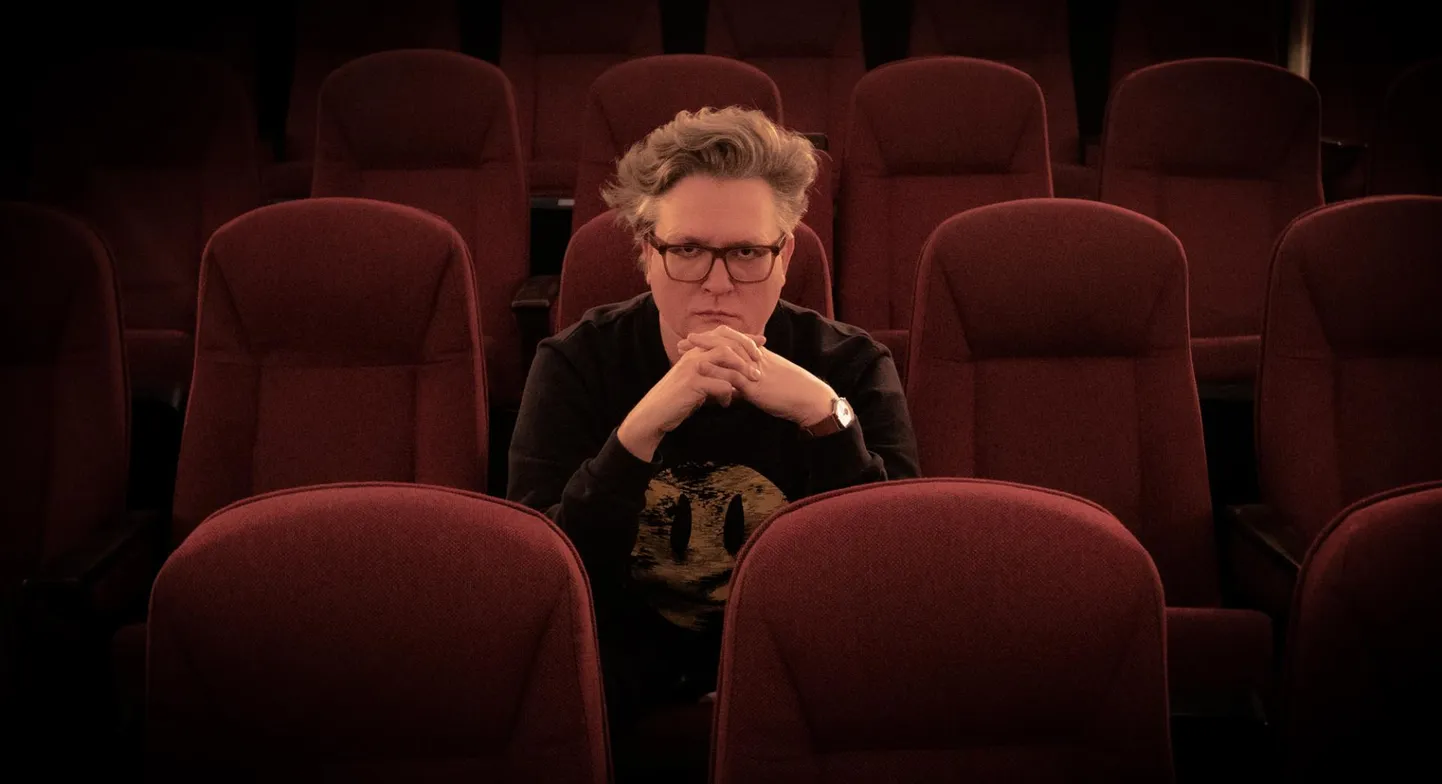 Janek Murd on teinud muusikat ka filmidesse, telesse, podcast’idesse jne, ehk nii-öelda tarbemuusikat. «Ma olen sellest alati mõelnud kui pärisasjast, see pole olnud kõrvalasi, mida kiiresti ära lükata. Ta ei ole kuidagi teisejärgulisem,» räägib ta.