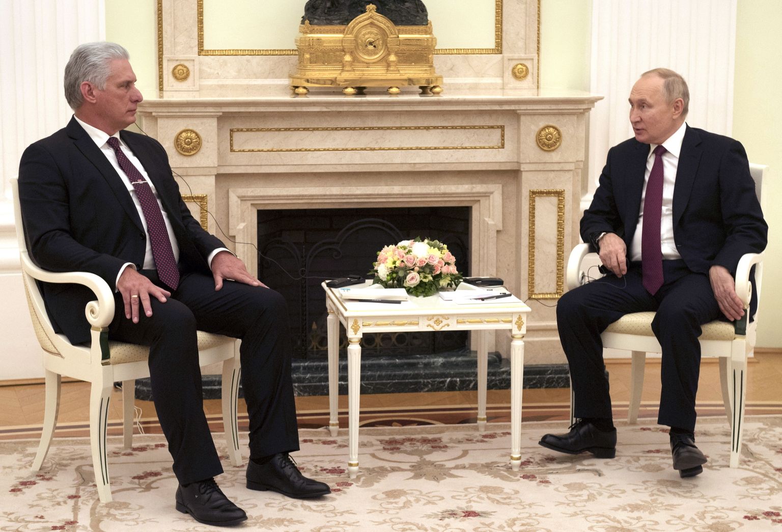 Vladimir Putin kohtus Kuuba presidendi Miguel Díaz-Caneliga.