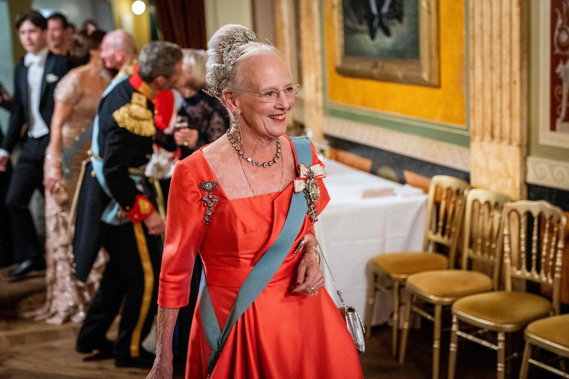 Taani kuninganna Margrethe II tervitamas 10. septembril 2022 Kopenhaagenis Taani kuninglikus teatris enda 50 valitsemisaasta troonijuubeli sündmusele kutsutuid