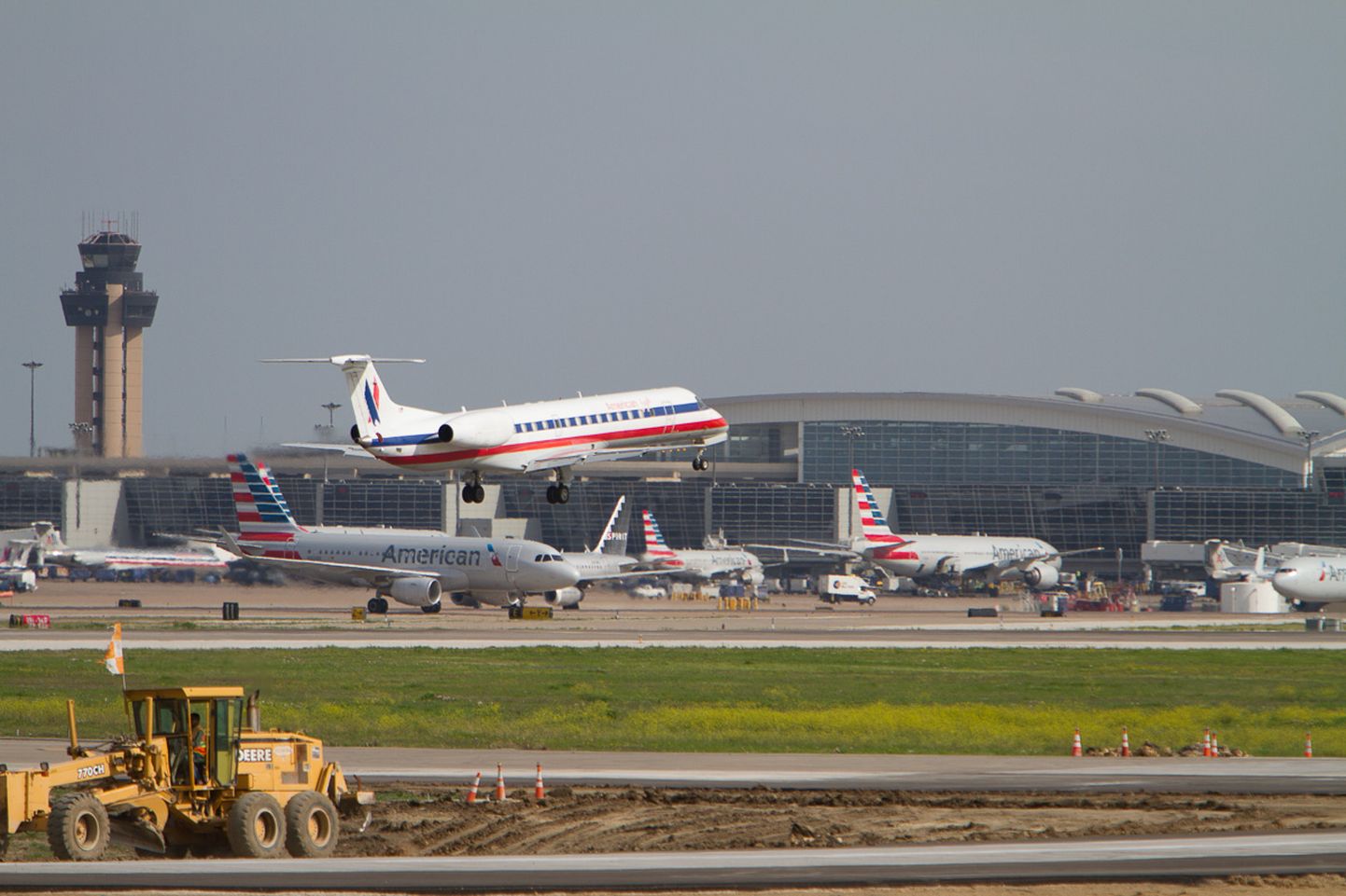 American Airlinesi suurim sõlmlennujaam on Dallas Fort Worth (pildil).