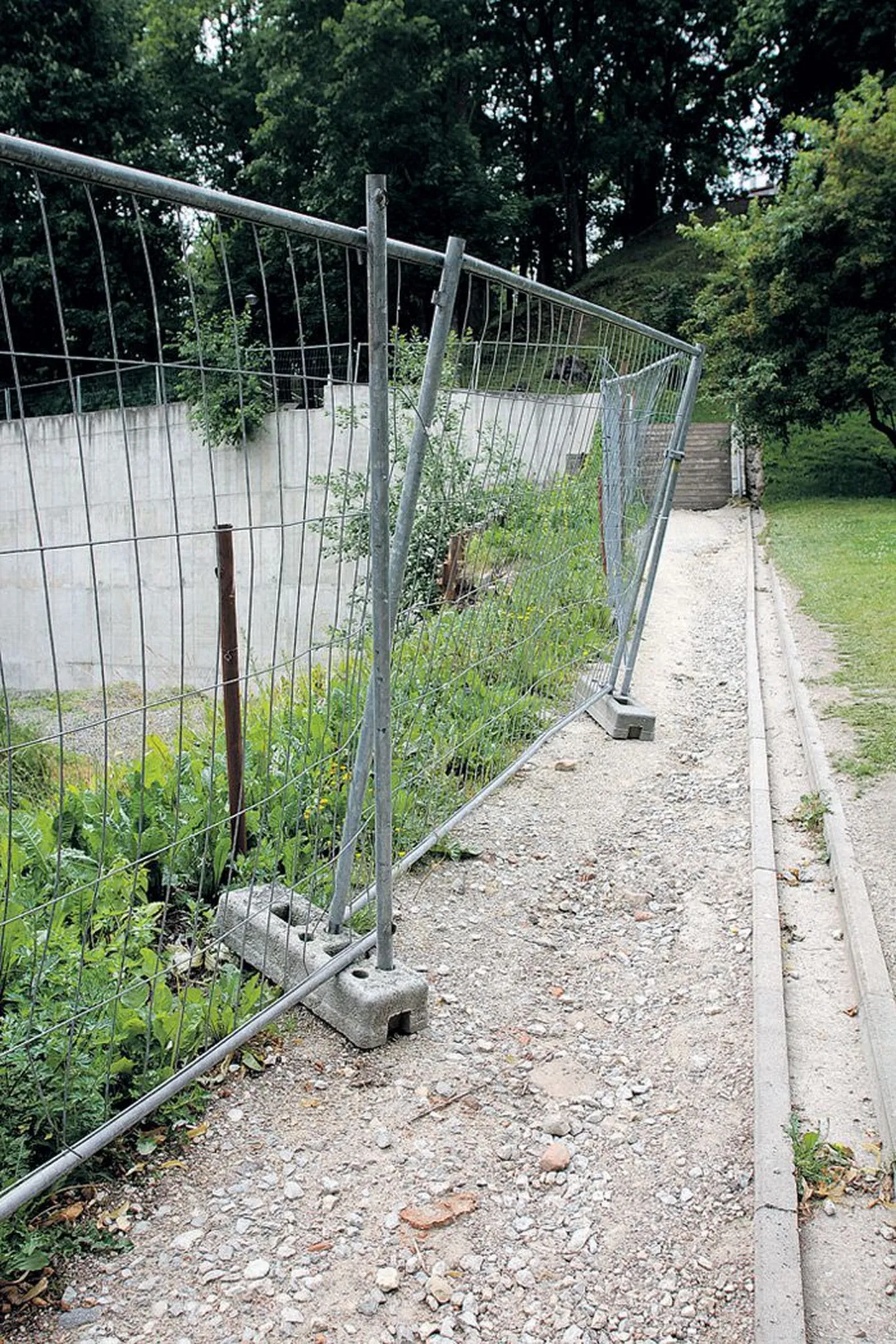 Moodulaed Pirogovi platsi kõnniteel.