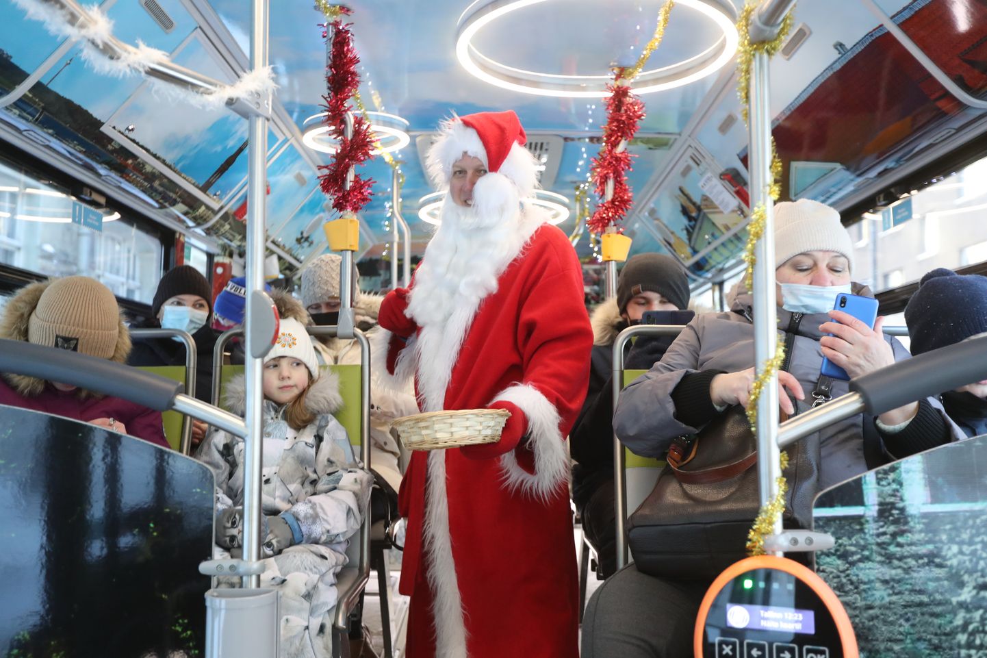 Tallinnas sõidab ringi jõulubuss