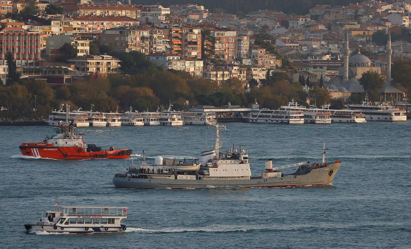 Судно Черноморского флота (ЧФ) РФ «Лиман», получившее пробоину, затонуло, все члены экипажа живы.
