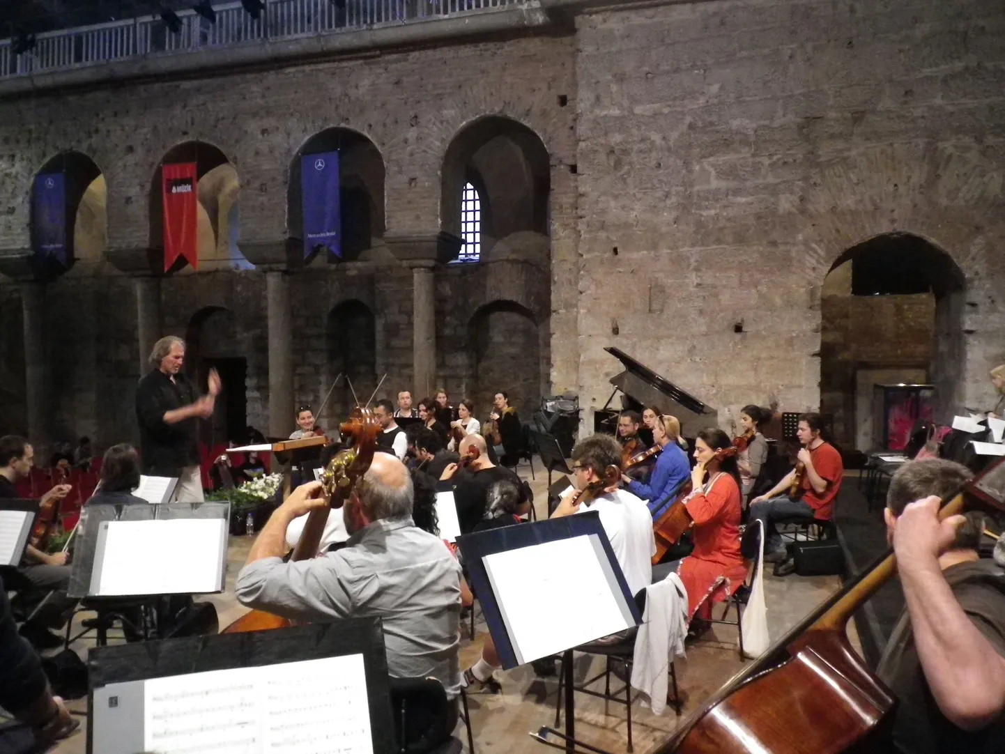 Музыкантам-мусульманам Стамбульского филармонического оркестра «Адамов плач» близок не менее, чем певцам-христианам.
