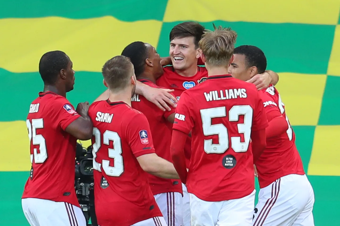 Manchester Unitedi mängumehed võiduväravat tähistamas.