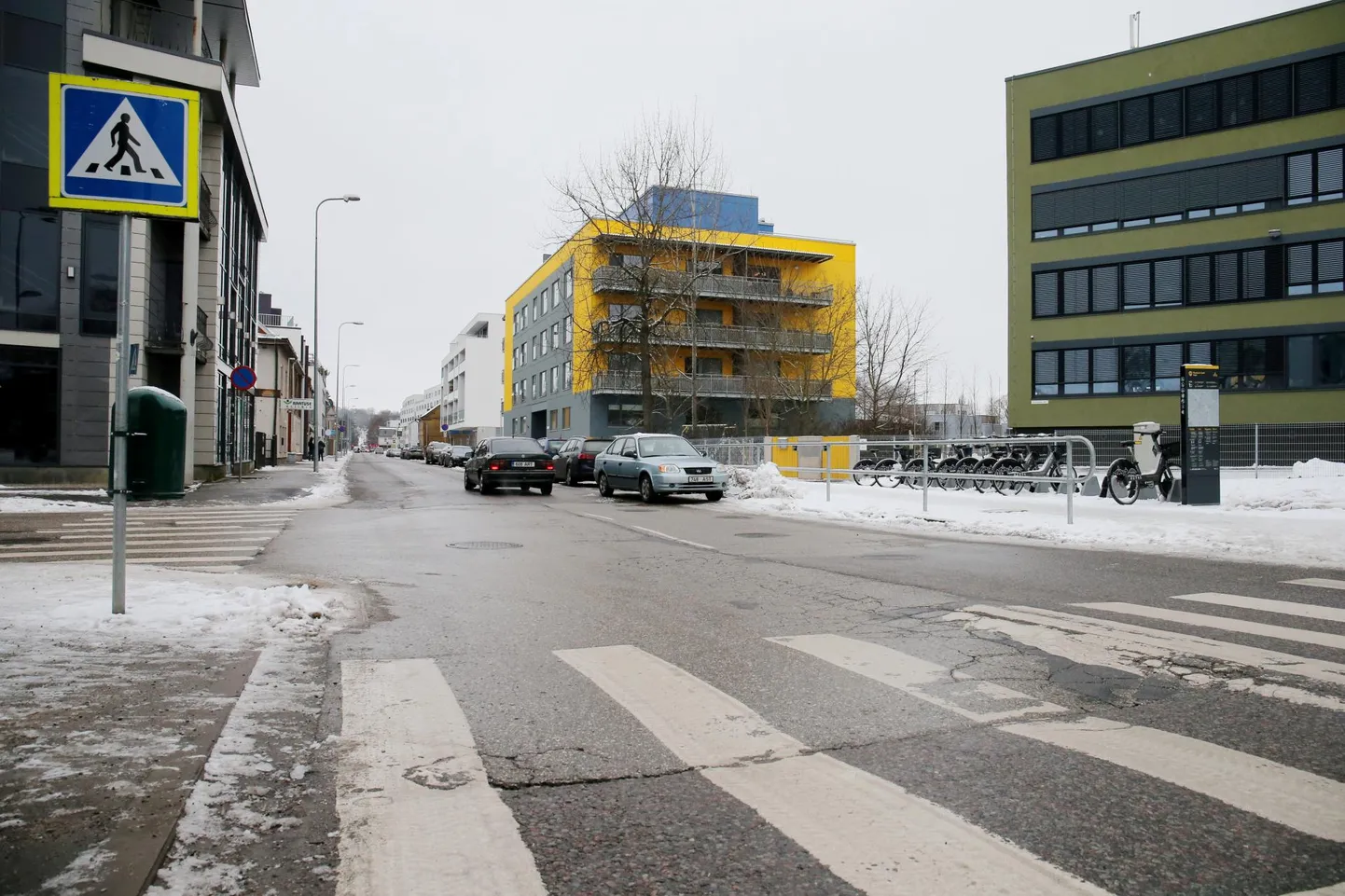 Praegu on Raatuse tänav kehvas seisus, näiteks on asfaltkate mõrasid täis ja teekate ebatasane.