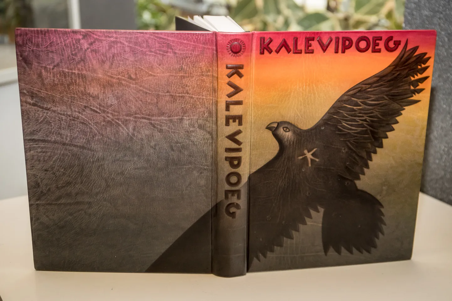 "Kalevipoeg" on Eesti kirjanduse üks olulisemaid teoseid, selle motiive on kasutanud mitmed kunstnikud, heliloojad ja kirjanikud. "Kalevipoeg" on 19. sajandil peamiselt Friedrich Reinhold Kreutzwaldi poolt Eesti rahvaluuleaineil koostatud Eesti rahvuseepos.