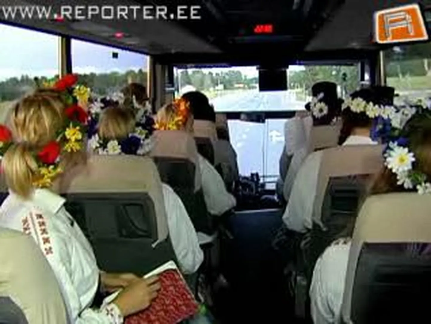 Miina Härma gümnaasiumi laulunoored.