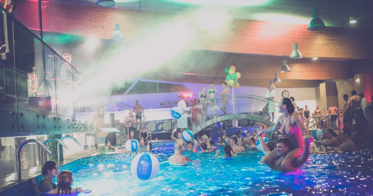 Aqvas pidutseti sõbrapäeval basseinis