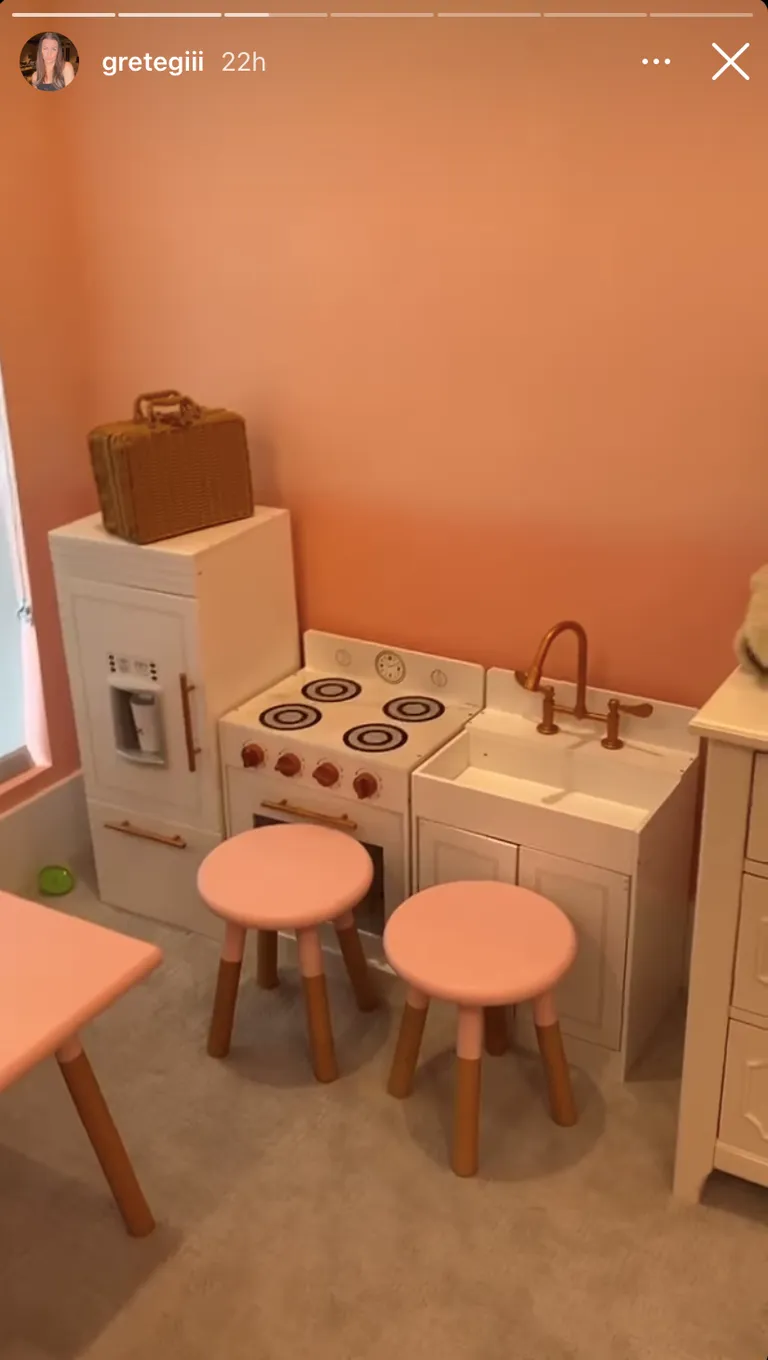 Eestlanna tütre toas on ka pisike kööginurk.
