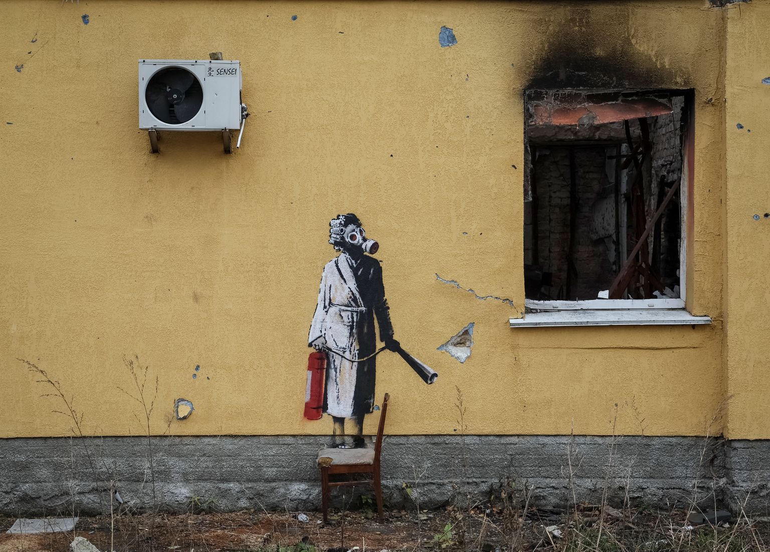 Banksy signatuuriga grafiti Ukrainas Hostomeli linnas, 13. november 2022.