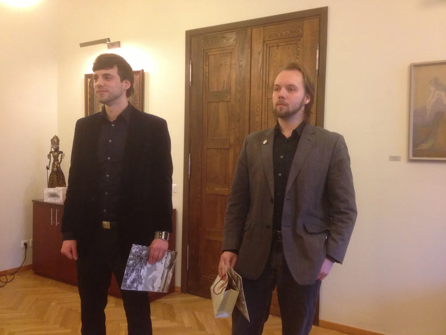 Eduard Wiiralti ja Marie Underi stipendiumi pälvinud Mihkel Ilus ja
Märten Rattasepp.