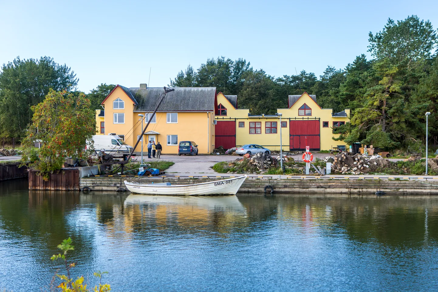 ILUS KOHT: Läätsa sadamasse toodi esimesed kalapaadid 1958. aastal ja praeguse kuju oma kaidega sai see 1975. aastal. Eelmise kümnendi algusest on sadama ja hoonete korrastamisse investeeritud korralik raha, millest lõviosa tulnud Euroopa toetusfondidest.