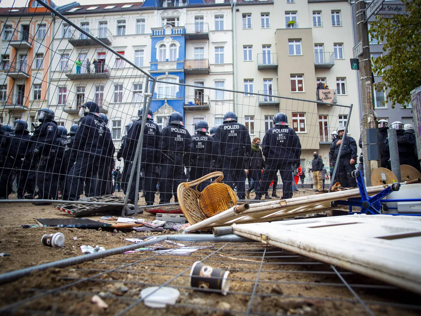 Berliini politsei alustas Berliini kurikuulsa skvotterite maja tühjendamist.