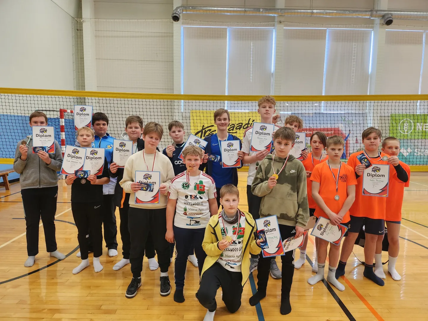Järvamaa koolide parimad poisid võrkpallis.