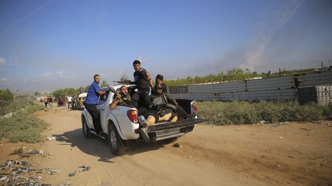 Võikad kaadrid Hamasi rünnakust: granaat unesegase pere pihta, kuulivalang laibakuhja
