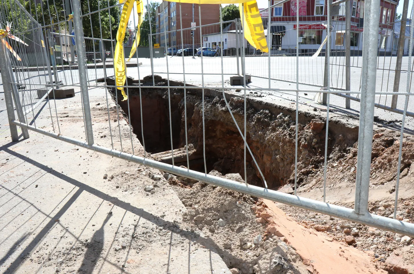 Akadeemia tänavale paigaldatakse homme elektrikaablit.
