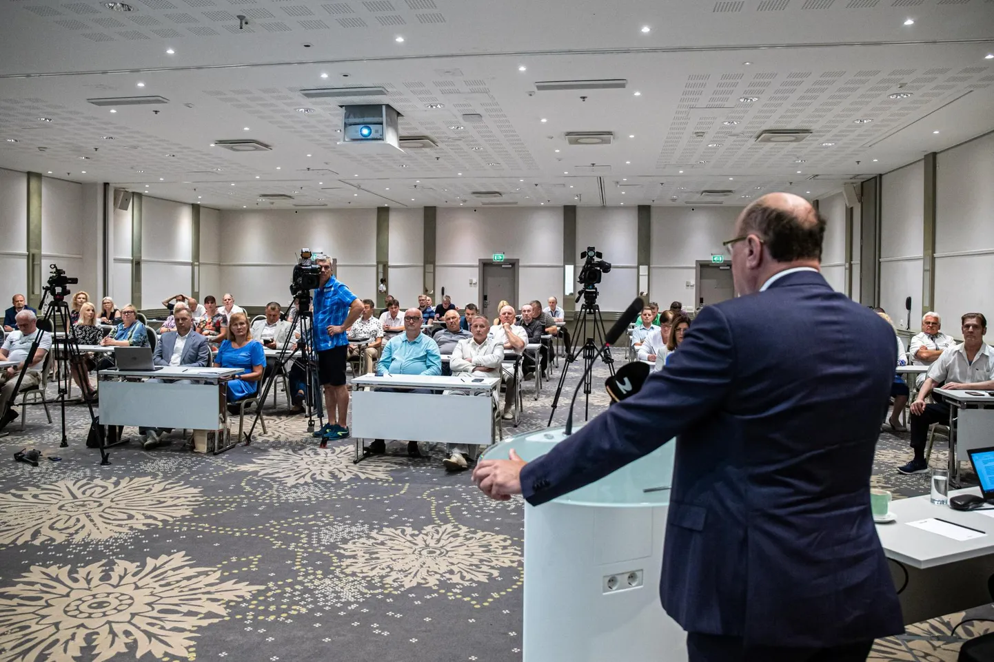 EKRE chairman Mart Helme addressing members of the party on Saturday.