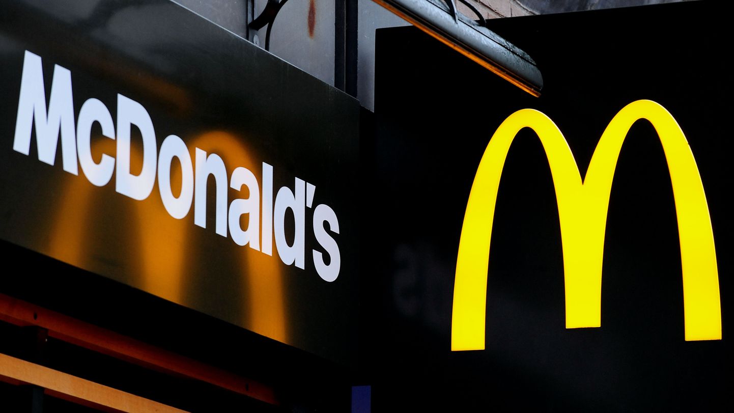 Ameerika Ühendriikide suursaatkonna ja kiirtoiduketi McDonald's vahel sõlmitud kokkuleppe kohaselt saavad Austrias konsulaarabi vajavad ameeriklased pöörduda ükskõik millisesse McDonald'si restorani.