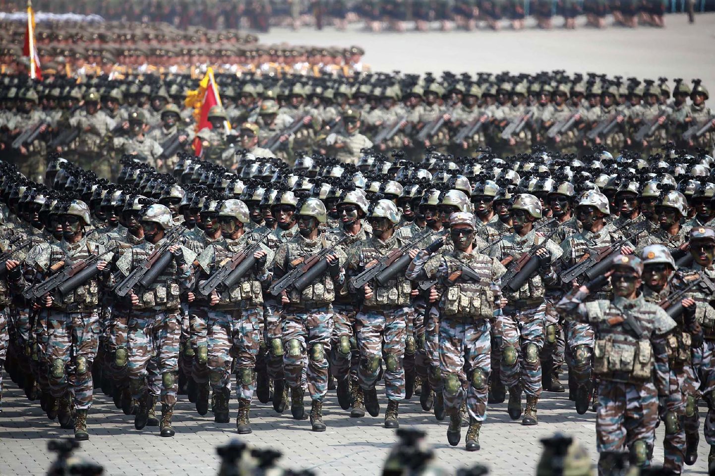 Sõjaväeparaad Pyongyangis.