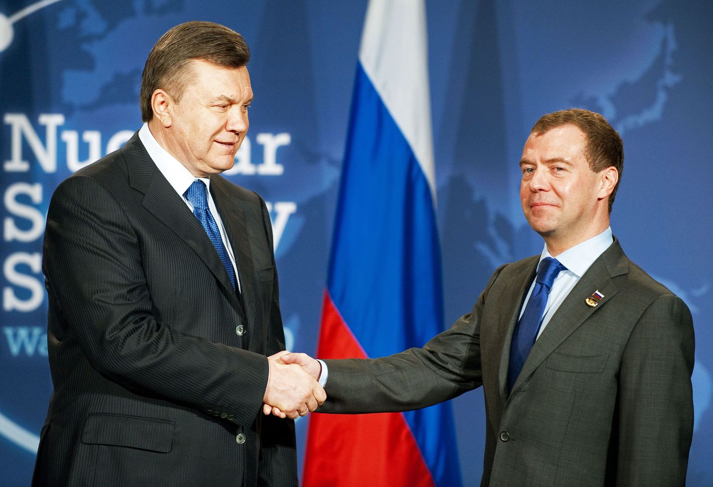 Ukraina president Viktor Janukovitš (vasakul) ja Vene president Dmitri Medvedev 13. aprillil Washingtonis.