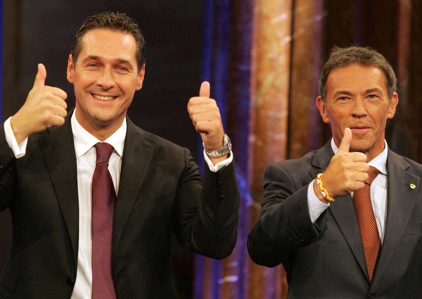 Austria Vabaduspartei(FPÖ) esinumber Heinz-Christian Strache (vasakul) ja Austria Tuleviku Nimel (BZÖ) liider Jörg Haider on valimistulemustega rahul.