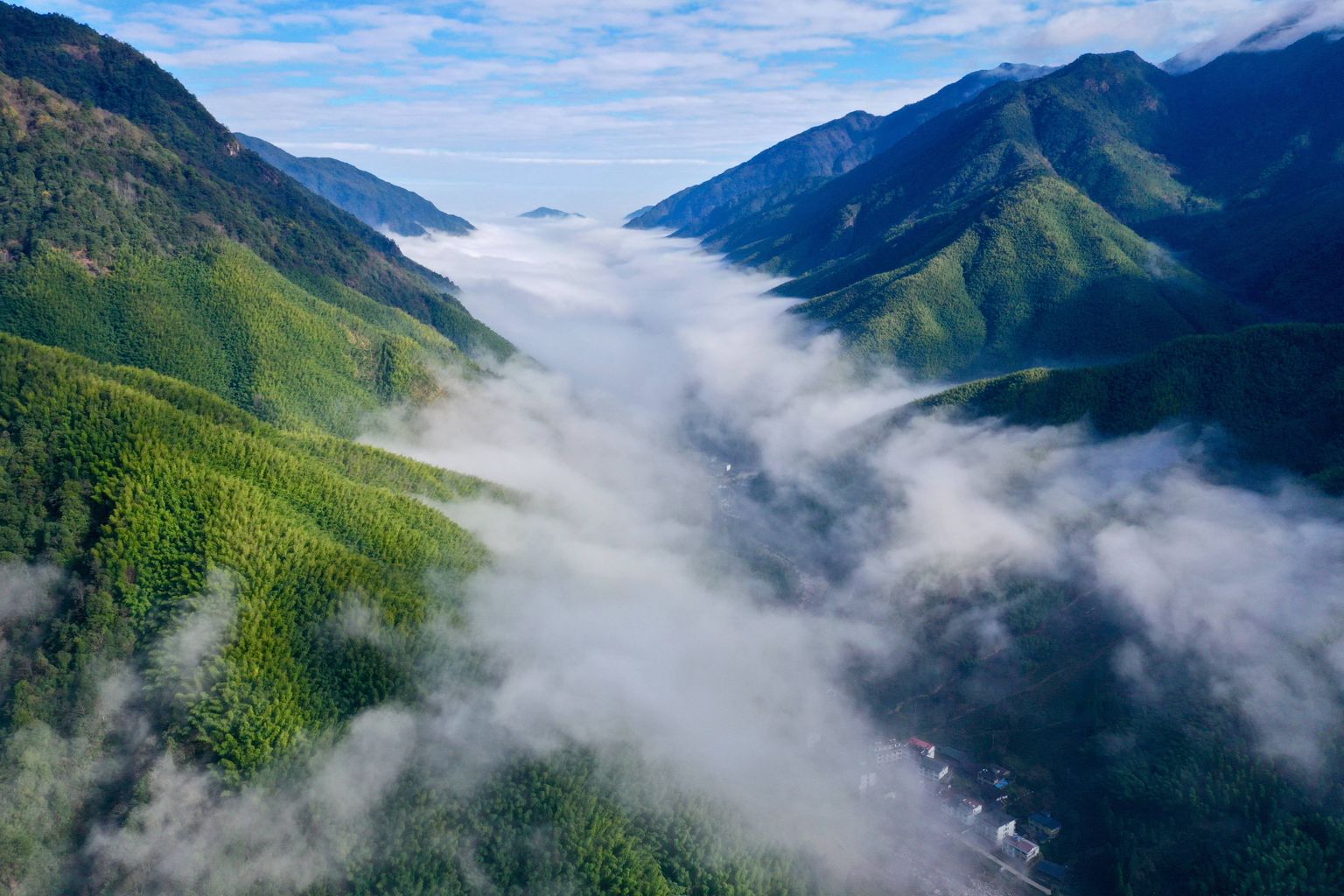 Pilvkate Wuyishani rahvuspargi kohal.