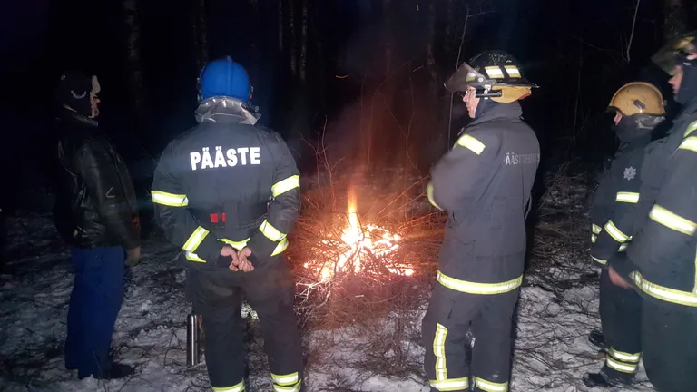 Tanklast pea saja meetri kaugusel asus pisike oksalõke, mis tanklale ohtu ei kujutanud.