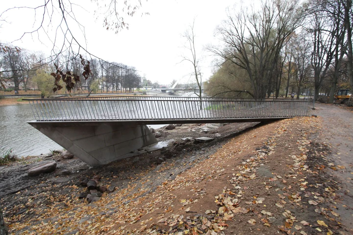 Emajõgi ja vaateplatvorm Narva mnt ääres.