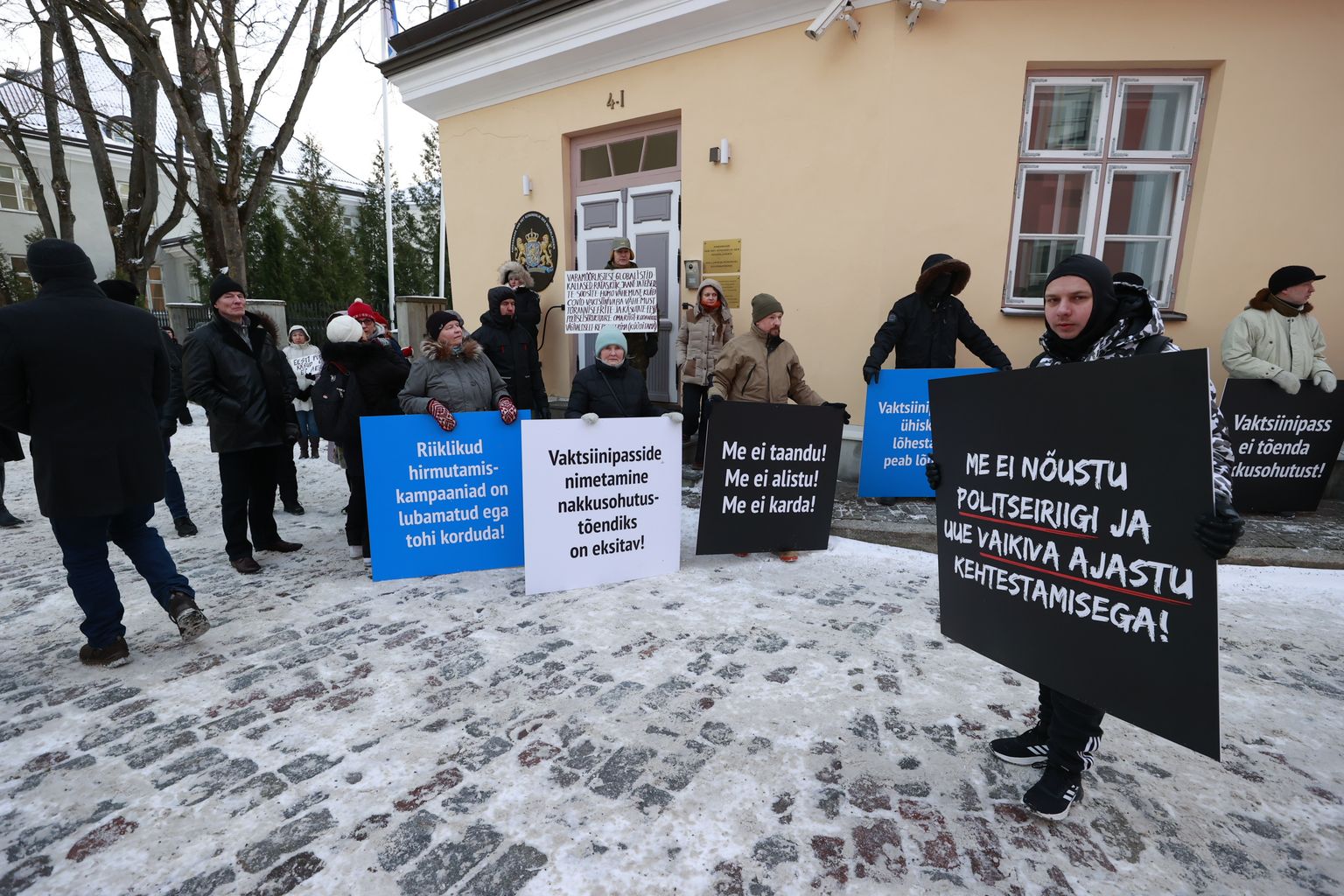 SAPTK meeleavaldus Stenbocki maja ees