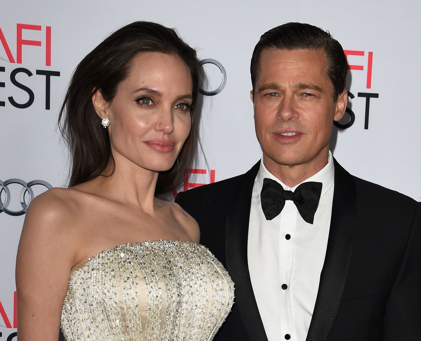Angelina Jolie ja Brad Pitt õnneliku abielupaarina.