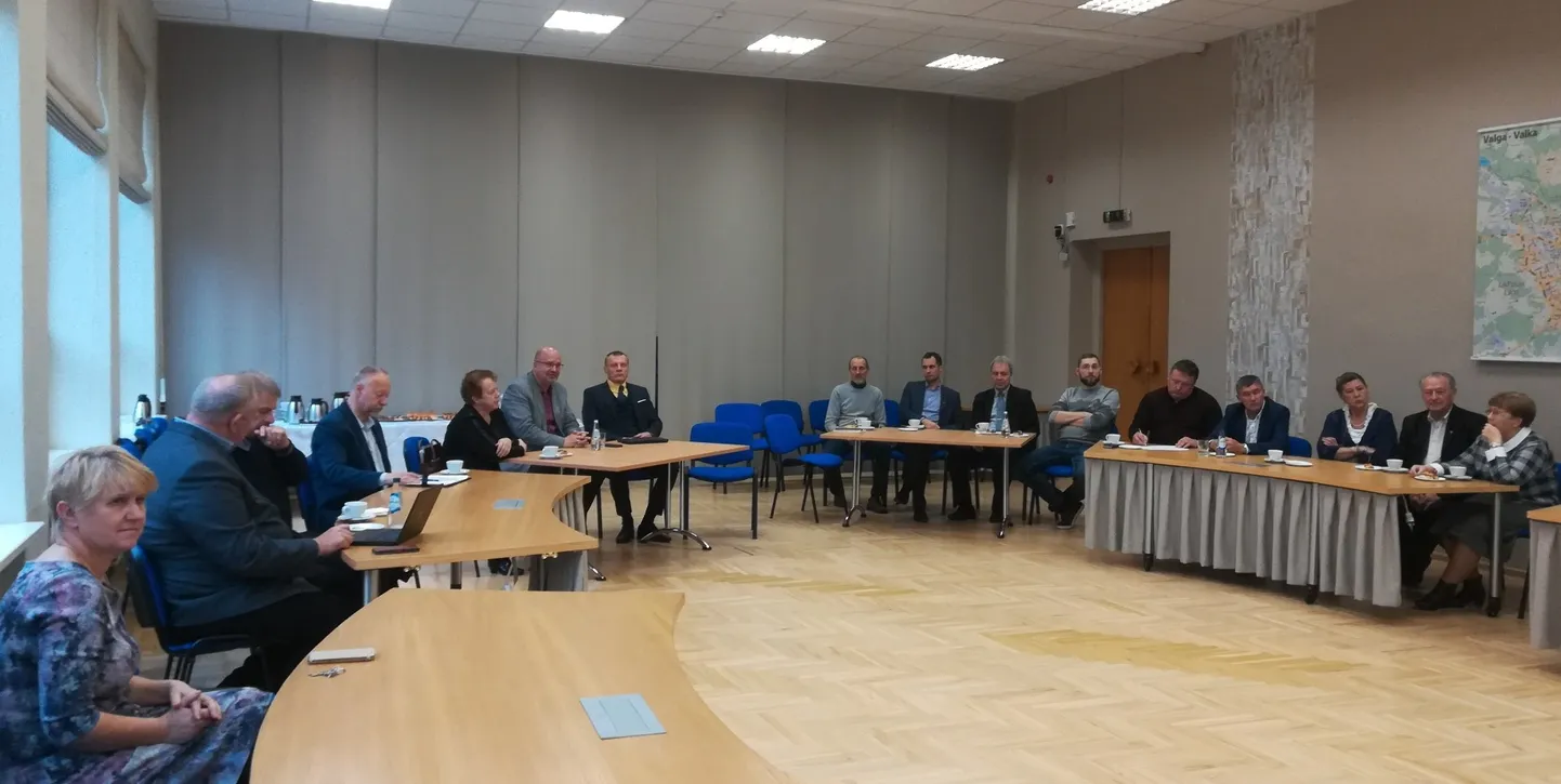 Valga vallavolikogu ja Valka kihelkonnaduuma pidasid Valkas ühiskoosoleku.
