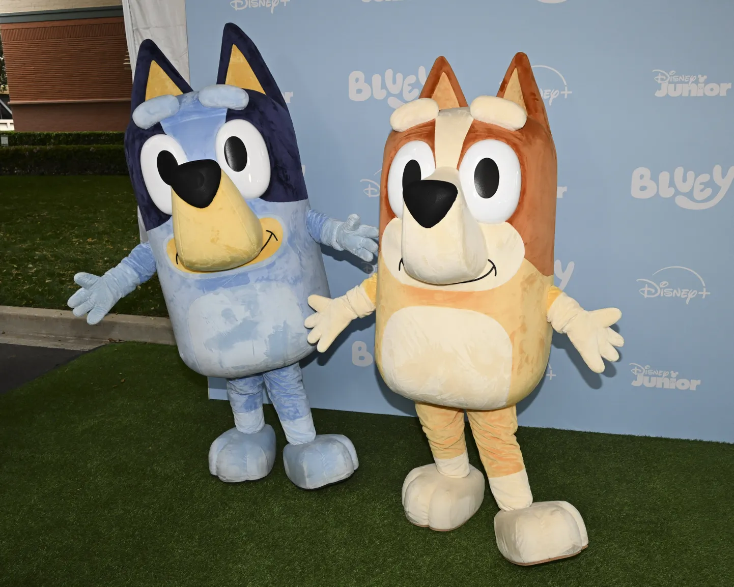 Bluey ja Bingo maskotid lastesaatest «Bluey».